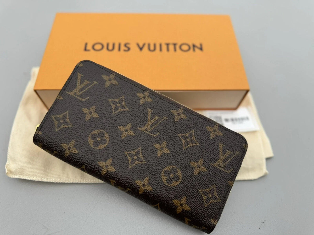 Louis Vuitton Monogram Canvas Zippy Wallet Fuchsia M41895